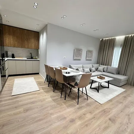 Emily * Golem (Tirana)