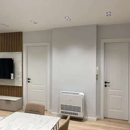 Emily * Golem (Tirana)