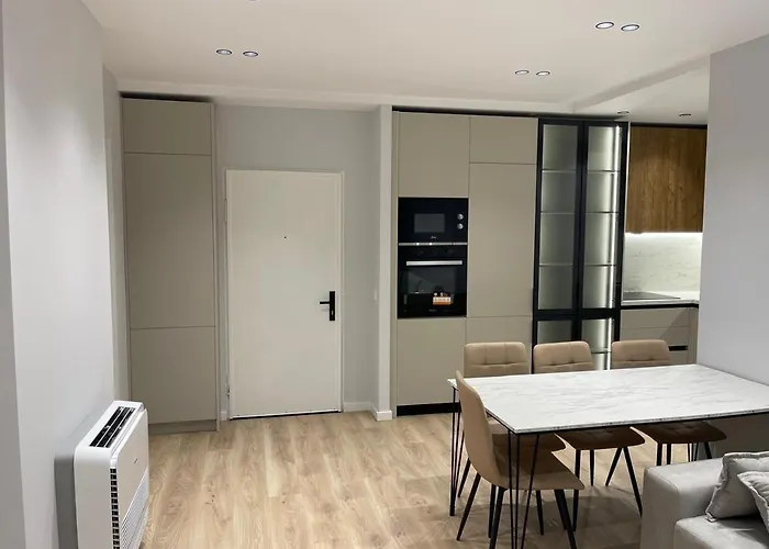 Emily アパート ゴーレム